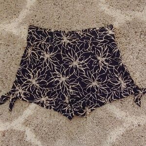 Super cute pull on shorts